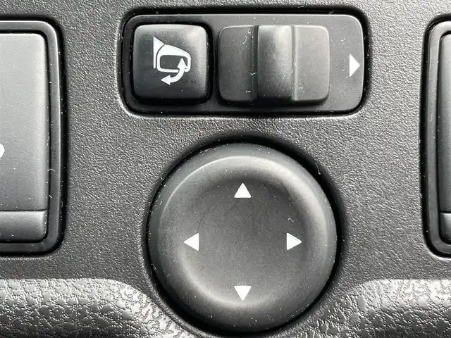 日産 ノート e－パワー X 福岡県 2018(平30)年 3万km ブリリアントシルバー 純正ナビ　/全周囲カメラ　/デジタルインナーミラー　/フルセグＴＶ　/衝突軽減ブレーキ　/車線逸脱防止　/ＣＤ／ＤＶＤ　/ヘッドライトレベライザー　/電格ミラー　/スマートキー／プッシュスタート /ドライブモードセレクト