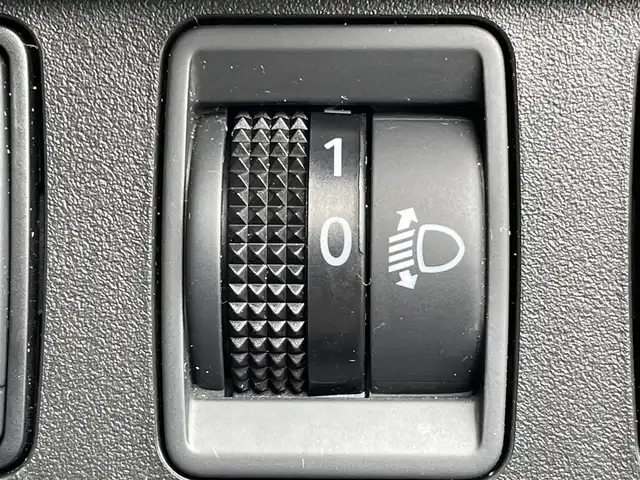 日産 ノート e－パワー X 福岡県 2018(平30)年 3万km ブリリアントシルバー 純正ナビ　/全周囲カメラ　/デジタルインナーミラー　/フルセグＴＶ　/衝突軽減ブレーキ　/車線逸脱防止　/ＣＤ／ＤＶＤ　/ヘッドライトレベライザー　/電格ミラー　/スマートキー／プッシュスタート /ドライブモードセレクト