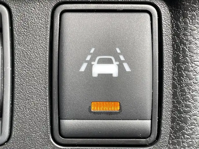 日産 ノート e－パワー X 福岡県 2018(平30)年 3万km ブリリアントシルバー 純正ナビ　/全周囲カメラ　/デジタルインナーミラー　/フルセグＴＶ　/衝突軽減ブレーキ　/車線逸脱防止　/ＣＤ／ＤＶＤ　/ヘッドライトレベライザー　/電格ミラー　/スマートキー／プッシュスタート /ドライブモードセレクト