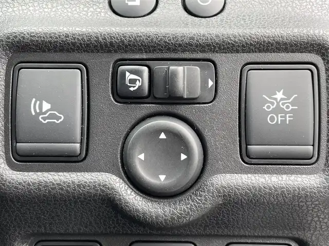 日産 ノート e－パワー X 福岡県 2018(平30)年 3万km ブリリアントシルバー 純正ナビ　/全周囲カメラ　/デジタルインナーミラー　/フルセグＴＶ　/衝突軽減ブレーキ　/車線逸脱防止　/ＣＤ／ＤＶＤ　/ヘッドライトレベライザー　/電格ミラー　/スマートキー／プッシュスタート /ドライブモードセレクト