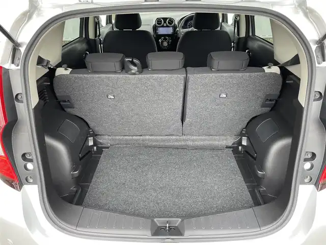 日産 ノート e－パワー X 福岡県 2018(平30)年 3万km ブリリアントシルバー 純正ナビ　/全周囲カメラ　/デジタルインナーミラー　/フルセグＴＶ　/衝突軽減ブレーキ　/車線逸脱防止　/ＣＤ／ＤＶＤ　/ヘッドライトレベライザー　/電格ミラー　/スマートキー／プッシュスタート /ドライブモードセレクト