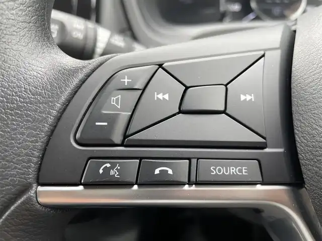 日産 ノート e－パワー X 福岡県 2018(平30)年 3万km ブリリアントシルバー 純正ナビ　/全周囲カメラ　/デジタルインナーミラー　/フルセグＴＶ　/衝突軽減ブレーキ　/車線逸脱防止　/ＣＤ／ＤＶＤ　/ヘッドライトレベライザー　/電格ミラー　/スマートキー／プッシュスタート /ドライブモードセレクト