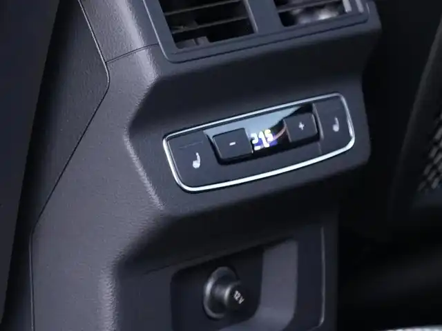 アウディ アウディ Ｑ５ 40TDIクワトロ Sライン 静岡県 2022(令4)年 1万km クワンタムグレー Sラインパッケージ/ブラックスタイリングパッケージ/マトリクスLEDヘッドライト/MMIナビゲーションBluetoothCarplay対応/サラウンドカメラ/Audyプレセンス軽減ブレーキACC/レーンアシスト　サイドアシスト/バーチャルコクピット/ハーフレザーシートシートヒーター/前席パワーシート/パワーバックドア/リヤガラスフィルム施工/前後ドライブレコーダー/DSRCETC