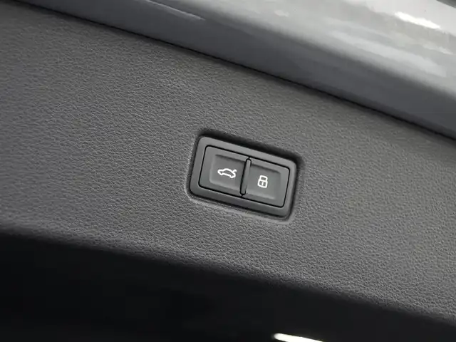 アウディ アウディ Ｑ５ 40TDIクワトロ Sライン 静岡県 2022(令4)年 1万km クワンタムグレー Sラインパッケージ/ブラックスタイリングパッケージ/マトリクスLEDヘッドライト/MMIナビゲーションBluetoothCarplay対応/サラウンドカメラ/Audyプレセンス軽減ブレーキACC/レーンアシスト　サイドアシスト/バーチャルコクピット/ハーフレザーシートシートヒーター/前席パワーシート/パワーバックドア/リヤガラスフィルム施工/前後ドライブレコーダー/DSRCETC