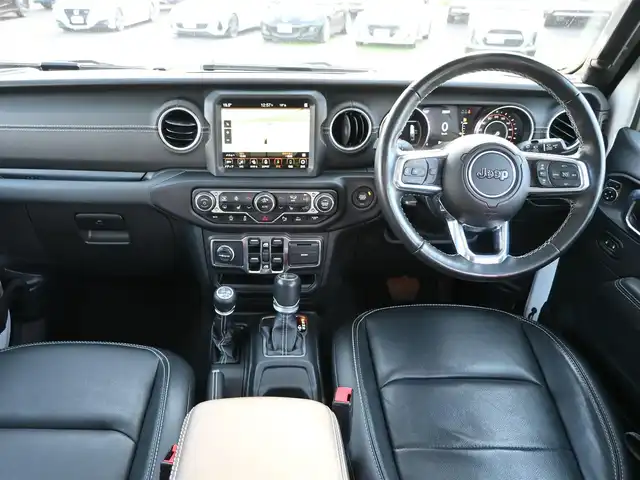 クライスラー・ジープ ジープ ラングラー アンリミテッド サハラ 千葉県 2023(令5)年 2.1万km ブライトホワイト ドライブアシスタンス/自動緊急ブレーキ/ブラインドスポット警告/パークセンス/ブラックレザーシート/前席シートヒーター/純正ナビ/地デジTV/【Bluetooth接続】/フロント/サイド/バックカメラ/革巻きステアリング/ステアリングヒーター/ETC（2.0）/LEDヘッドライト/フォグライト/ウインカーミラー/純正18インチアルミホイル/スマートキー