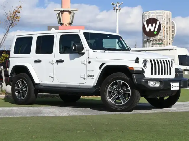 クライスラー・ジープ ジープ ラングラー アンリミテッド サハラ 千葉県 2023(令5)年 2.1万km ブライトホワイト ドライブアシスタンス/自動緊急ブレーキ/ブラインドスポット警告/パークセンス/ブラックレザーシート/前席シートヒーター/純正ナビ/地デジTV/【Bluetooth接続】/フロント/サイド/バックカメラ/革巻きステアリング/ステアリングヒーター/ETC（2.0）/LEDヘッドライト/フォグライト/ウインカーミラー/純正18インチアルミホイル/スマートキー