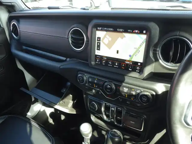 クライスラー・ジープ ジープ ラングラー アンリミテッド サハラ 千葉県 2023(令5)年 2.1万km ブライトホワイト ドライブアシスタンス/自動緊急ブレーキ/ブラインドスポット警告/パークセンス/ブラックレザーシート/前席シートヒーター/純正ナビ/地デジTV/【Bluetooth接続】/フロント/サイド/バックカメラ/革巻きステアリング/ステアリングヒーター/ETC（2.0）/LEDヘッドライト/フォグライト/ウインカーミラー/純正18インチアルミホイル/スマートキー