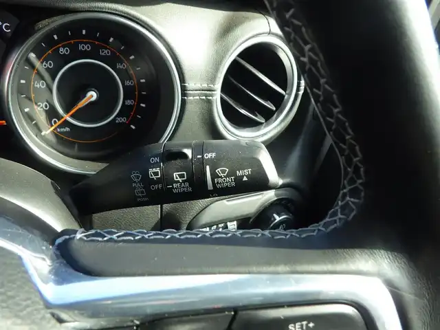 クライスラー・ジープ ジープ ラングラー アンリミテッド サハラ 千葉県 2023(令5)年 2.1万km ブライトホワイト ドライブアシスタンス/自動緊急ブレーキ/ブラインドスポット警告/パークセンス/ブラックレザーシート/前席シートヒーター/純正ナビ/地デジTV/【Bluetooth接続】/フロント/サイド/バックカメラ/革巻きステアリング/ステアリングヒーター/ETC（2.0）/LEDヘッドライト/フォグライト/ウインカーミラー/純正18インチアルミホイル/スマートキー