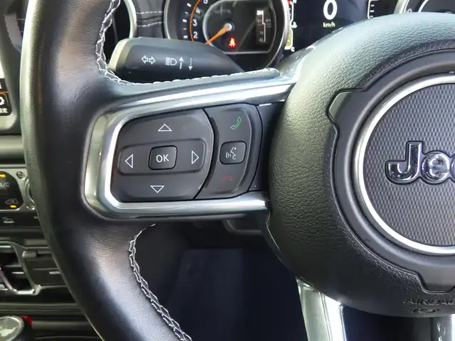 クライスラー・ジープ ジープ ラングラー アンリミテッド サハラ 千葉県 2023(令5)年 2.1万km ブライトホワイト ドライブアシスタンス/自動緊急ブレーキ/ブラインドスポット警告/パークセンス/ブラックレザーシート/前席シートヒーター/純正ナビ/地デジTV/【Bluetooth接続】/フロント/サイド/バックカメラ/革巻きステアリング/ステアリングヒーター/ETC（2.0）/LEDヘッドライト/フォグライト/ウインカーミラー/純正18インチアルミホイル/スマートキー