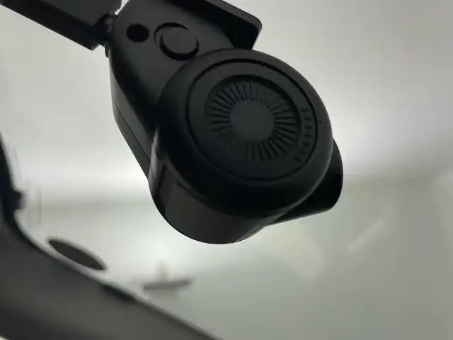 ダイハツ ロッキー プレミアム G HEV 愛知県 2022(令4)年 7.4万km ブラックマイカメタリック/シャイニングホワイトパール 純正９インチナビ/（CD/DVD/Bluetooth/フルセグTV/USB）/バックカメラ/スマートアシスト/・衝突軽減ブレーキ/・レーンキープアシスト/・オートマチックハイビーム/・レーダークルーズコントロール/・クリアランスソナー/・先行車発進お知らせ機能/前後ドライブレコーダー/ETC/ハーフレザーシート/シートヒーター/純正17インチアルミホイール/スマートキー/プッシュスタート/LEDヘッドライト/フロントフォグランプ/純正フロアマット/横滑り防止装置/電動格納ミラー