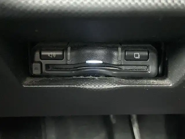 ダイハツ ロッキー プレミアム G HEV 愛知県 2022(令4)年 7.4万km ブラックマイカメタリック/シャイニングホワイトパール 純正９インチナビ/（CD/DVD/Bluetooth/フルセグTV/USB）/バックカメラ/スマートアシスト/・衝突軽減ブレーキ/・レーンキープアシスト/・オートマチックハイビーム/・レーダークルーズコントロール/・クリアランスソナー/・先行車発進お知らせ機能/前後ドライブレコーダー/ETC/ハーフレザーシート/シートヒーター/純正17インチアルミホイール/スマートキー/プッシュスタート/LEDヘッドライト/フロントフォグランプ/純正フロアマット/横滑り防止装置/電動格納ミラー