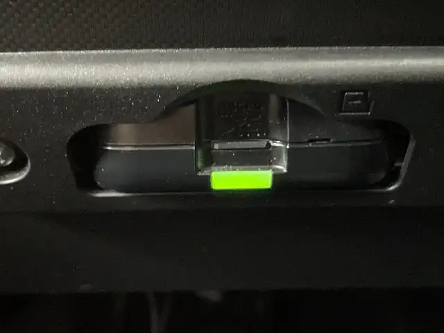 ダイハツ ロッキー プレミアム G HEV 愛知県 2022(令4)年 7.4万km ブラックマイカメタリック/シャイニングホワイトパール 純正９インチナビ/（CD/DVD/Bluetooth/フルセグTV/USB）/バックカメラ/スマートアシスト/・衝突軽減ブレーキ/・レーンキープアシスト/・オートマチックハイビーム/・レーダークルーズコントロール/・クリアランスソナー/・先行車発進お知らせ機能/前後ドライブレコーダー/ETC/ハーフレザーシート/シートヒーター/純正17インチアルミホイール/スマートキー/プッシュスタート/LEDヘッドライト/フロントフォグランプ/純正フロアマット/横滑り防止装置/電動格納ミラー