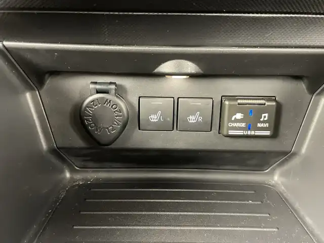 ダイハツ ロッキー プレミアム G HEV 愛知県 2022(令4)年 7.4万km ブラックマイカメタリック/シャイニングホワイトパール 純正９インチナビ/（CD/DVD/Bluetooth/フルセグTV/USB）/バックカメラ/スマートアシスト/・衝突軽減ブレーキ/・レーンキープアシスト/・オートマチックハイビーム/・レーダークルーズコントロール/・クリアランスソナー/・先行車発進お知らせ機能/前後ドライブレコーダー/ETC/ハーフレザーシート/シートヒーター/純正17インチアルミホイール/スマートキー/プッシュスタート/LEDヘッドライト/フロントフォグランプ/純正フロアマット/横滑り防止装置/電動格納ミラー