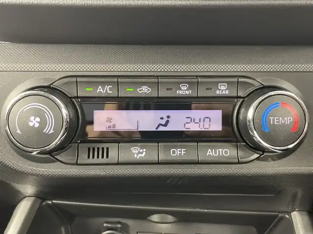 ダイハツ ロッキー プレミアム G HEV 愛知県 2022(令4)年 7.4万km ブラックマイカメタリック/シャイニングホワイトパール 純正９インチナビ/（CD/DVD/Bluetooth/フルセグTV/USB）/バックカメラ/スマートアシスト/・衝突軽減ブレーキ/・レーンキープアシスト/・オートマチックハイビーム/・レーダークルーズコントロール/・クリアランスソナー/・先行車発進お知らせ機能/前後ドライブレコーダー/ETC/ハーフレザーシート/シートヒーター/純正17インチアルミホイール/スマートキー/プッシュスタート/LEDヘッドライト/フロントフォグランプ/純正フロアマット/横滑り防止装置/電動格納ミラー