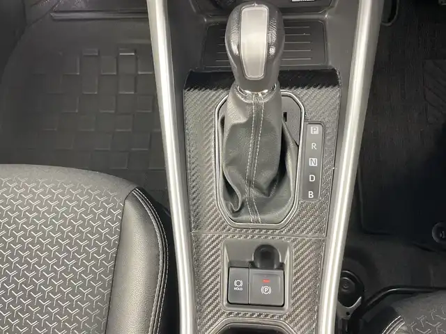 ダイハツ ロッキー プレミアム G HEV 愛知県 2022(令4)年 7.4万km ブラックマイカメタリック/シャイニングホワイトパール 純正９インチナビ/（CD/DVD/Bluetooth/フルセグTV/USB）/バックカメラ/スマートアシスト/・衝突軽減ブレーキ/・レーンキープアシスト/・オートマチックハイビーム/・レーダークルーズコントロール/・クリアランスソナー/・先行車発進お知らせ機能/前後ドライブレコーダー/ETC/ハーフレザーシート/シートヒーター/純正17インチアルミホイール/スマートキー/プッシュスタート/LEDヘッドライト/フロントフォグランプ/純正フロアマット/横滑り防止装置/電動格納ミラー