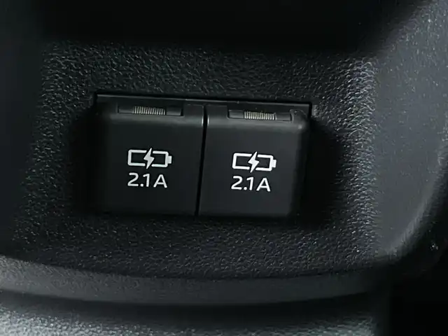 ダイハツ ロッキー プレミアム G HEV 愛知県 2022(令4)年 7.4万km ブラックマイカメタリック/シャイニングホワイトパール 純正９インチナビ/（CD/DVD/Bluetooth/フルセグTV/USB）/バックカメラ/スマートアシスト/・衝突軽減ブレーキ/・レーンキープアシスト/・オートマチックハイビーム/・レーダークルーズコントロール/・クリアランスソナー/・先行車発進お知らせ機能/前後ドライブレコーダー/ETC/ハーフレザーシート/シートヒーター/純正17インチアルミホイール/スマートキー/プッシュスタート/LEDヘッドライト/フロントフォグランプ/純正フロアマット/横滑り防止装置/電動格納ミラー