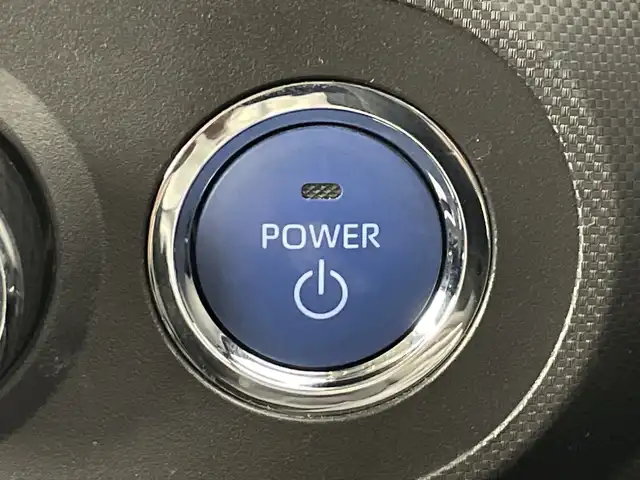 ダイハツ ロッキー プレミアム G HEV 愛知県 2022(令4)年 7.4万km ブラックマイカメタリック/シャイニングホワイトパール 純正９インチナビ/（CD/DVD/Bluetooth/フルセグTV/USB）/バックカメラ/スマートアシスト/・衝突軽減ブレーキ/・レーンキープアシスト/・オートマチックハイビーム/・レーダークルーズコントロール/・クリアランスソナー/・先行車発進お知らせ機能/前後ドライブレコーダー/ETC/ハーフレザーシート/シートヒーター/純正17インチアルミホイール/スマートキー/プッシュスタート/LEDヘッドライト/フロントフォグランプ/純正フロアマット/横滑り防止装置/電動格納ミラー