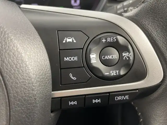 ダイハツ ロッキー プレミアム G HEV 愛知県 2022(令4)年 7.4万km ブラックマイカメタリック/シャイニングホワイトパール 純正９インチナビ/（CD/DVD/Bluetooth/フルセグTV/USB）/バックカメラ/スマートアシスト/・衝突軽減ブレーキ/・レーンキープアシスト/・オートマチックハイビーム/・レーダークルーズコントロール/・クリアランスソナー/・先行車発進お知らせ機能/前後ドライブレコーダー/ETC/ハーフレザーシート/シートヒーター/純正17インチアルミホイール/スマートキー/プッシュスタート/LEDヘッドライト/フロントフォグランプ/純正フロアマット/横滑り防止装置/電動格納ミラー