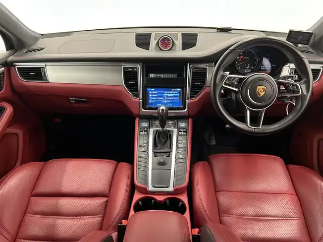 ポルシェ マカン ターボ 岡山県 2015(平27)年 4万km ピュアホワイト スポーツクロノＰＫＧ/ＰＡＳＭ/ＢＯＳＥサウンド/レザーシート（ボルドー）/シートヒーター/パワーシート/クルーズコントロール/スポーツモード/純正ナビ/リアカメラ/左サイドカメラ/オートライト/レインセンサー/ドラレコ２ｃｈ/レーダー/純正21インチアルミ/パワーテールゲート/パーキングアシスト/ヒルディセントコントロール/アイドリングストップ/パドルシフト