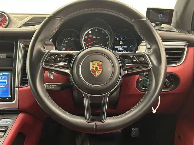 ポルシェ マカン ターボ 岡山県 2015(平27)年 4万km ピュアホワイト スポーツクロノＰＫＧ/ＰＡＳＭ/ＢＯＳＥサウンド/レザーシート（ボルドー）/シートヒーター/パワーシート/クルーズコントロール/スポーツモード/純正ナビ/リアカメラ/左サイドカメラ/オートライト/レインセンサー/ドラレコ２ｃｈ/レーダー/純正21インチアルミ/パワーテールゲート/パーキングアシスト/ヒルディセントコントロール/アイドリングストップ/パドルシフト