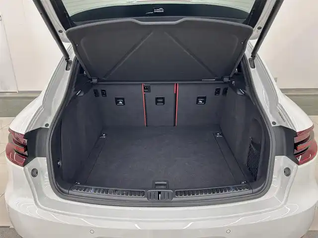 ポルシェ マカン ターボ 岡山県 2015(平27)年 4万km ピュアホワイト スポーツクロノＰＫＧ/ＰＡＳＭ/ＢＯＳＥサウンド/レザーシート（ボルドー）/シートヒーター/パワーシート/クルーズコントロール/スポーツモード/純正ナビ/リアカメラ/左サイドカメラ/オートライト/レインセンサー/ドラレコ２ｃｈ/レーダー/純正21インチアルミ/パワーテールゲート/パーキングアシスト/ヒルディセントコントロール/アイドリングストップ/パドルシフト