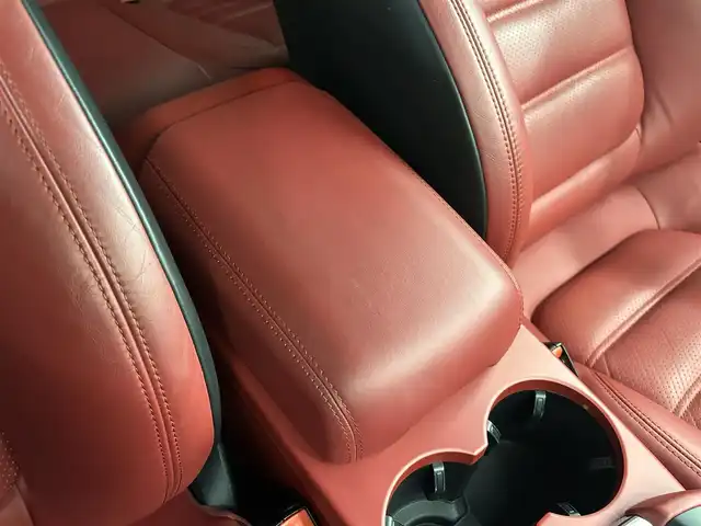 ポルシェ マカン ターボ 岡山県 2015(平27)年 4万km ピュアホワイト スポーツクロノＰＫＧ/ＰＡＳＭ/ＢＯＳＥサウンド/レザーシート（ボルドー）/シートヒーター/パワーシート/クルーズコントロール/スポーツモード/純正ナビ/リアカメラ/左サイドカメラ/オートライト/レインセンサー/ドラレコ２ｃｈ/レーダー/純正21インチアルミ/パワーテールゲート/パーキングアシスト/ヒルディセントコントロール/アイドリングストップ/パドルシフト