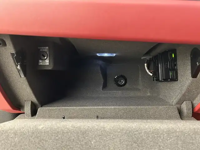 ポルシェ マカン ターボ 岡山県 2015(平27)年 4万km ピュアホワイト スポーツクロノＰＫＧ/ＰＡＳＭ/ＢＯＳＥサウンド/レザーシート（ボルドー）/シートヒーター/パワーシート/クルーズコントロール/スポーツモード/純正ナビ/リアカメラ/左サイドカメラ/オートライト/レインセンサー/ドラレコ２ｃｈ/レーダー/純正21インチアルミ/パワーテールゲート/パーキングアシスト/ヒルディセントコントロール/アイドリングストップ/パドルシフト