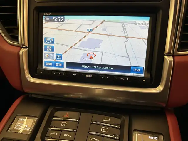 ポルシェ マカン ターボ 岡山県 2015(平27)年 4万km ピュアホワイト スポーツクロノＰＫＧ/ＰＡＳＭ/ＢＯＳＥサウンド/レザーシート（ボルドー）/シートヒーター/パワーシート/クルーズコントロール/スポーツモード/純正ナビ/リアカメラ/左サイドカメラ/オートライト/レインセンサー/ドラレコ２ｃｈ/レーダー/純正21インチアルミ/パワーテールゲート/パーキングアシスト/ヒルディセントコントロール/アイドリングストップ/パドルシフト