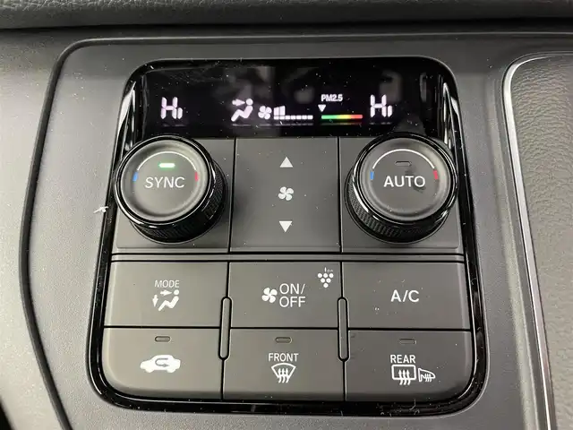 ホンダ ステップワゴン スパーダ eHEV 富山県 2025(令7)年 0.1千km クリスタルブラックパール 純正11.4型ナビ（AM/FM/DVD/BT/USB/フルセグ）/バックカメラ/純正15.6型後席モニター/両側パワースライドドア/パワーバックドア/ハーフレザーシート/D/N席シートヒーター/ブラインドスポットモニター/衝突被害軽減システム/レーダークルーズコントロール/レーンキープアシスト/コーナーセンサー/アイドリングストップ/純正アルミホイール/オートLEDライト/フォグライト/革巻きステアリング/ステアリングスイッチ/パドルシフト/スマートキー/スペアキー