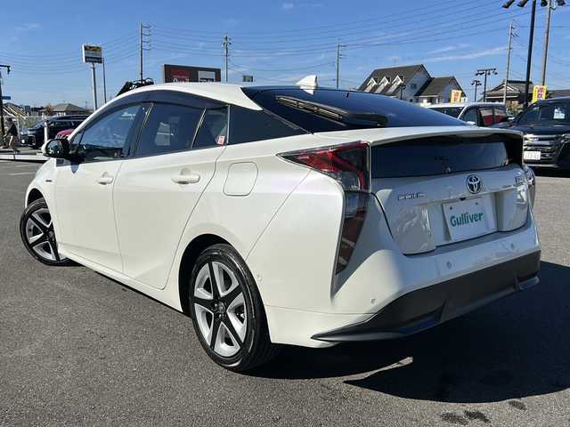 トヨタ プリウス A プレミアム　ツーリングセレ 岐阜県 2018(平30)年 3.9万km ホワイトパールクリスタルシャイン 登録時走行距離38462km/純正ナビ（NSZT-W66T）/フルセグテレビ/バックカメラ/Blue tooth・CD・DVD/トヨタセーフティセンス/ブラインドスポットモニター/ＬＥＤヘッドライト/オートマチックハイビーム/オートライト/フロントフォグランプ/レーダークルーズコントロール/レーンキープアシスト/ドライブレコーダー前方/コーナーセンサー前後/横滑り防止装置/盗難防止装置/レザーシート/パワーシート運転席/プッシュスタート/スマートキー