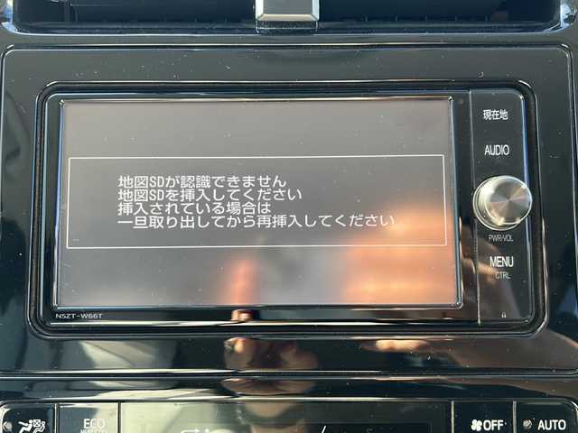 トヨタ プリウス A プレミアム　ツーリングセレ 岐阜県 2018(平30)年 3.9万km ホワイトパールクリスタルシャイン 登録時走行距離38462km/純正ナビ（NSZT-W66T）/フルセグテレビ/バックカメラ/Blue tooth・CD・DVD/トヨタセーフティセンス/ブラインドスポットモニター/ＬＥＤヘッドライト/オートマチックハイビーム/オートライト/フロントフォグランプ/レーダークルーズコントロール/レーンキープアシスト/ドライブレコーダー前方/コーナーセンサー前後/横滑り防止装置/盗難防止装置/レザーシート/パワーシート運転席/プッシュスタート/スマートキー