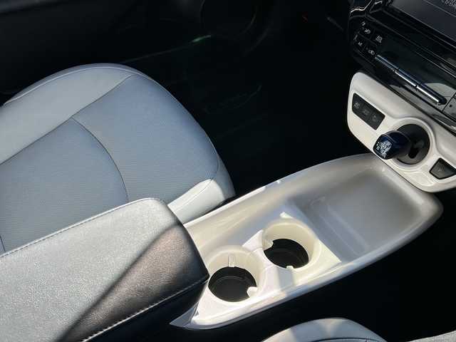 トヨタ プリウス A プレミアム　ツーリングセレ 岐阜県 2018(平30)年 3.9万km ホワイトパールクリスタルシャイン 登録時走行距離38462km/純正ナビ（NSZT-W66T）/フルセグテレビ/バックカメラ/Blue tooth・CD・DVD/トヨタセーフティセンス/ブラインドスポットモニター/ＬＥＤヘッドライト/オートマチックハイビーム/オートライト/フロントフォグランプ/レーダークルーズコントロール/レーンキープアシスト/ドライブレコーダー前方/コーナーセンサー前後/横滑り防止装置/盗難防止装置/レザーシート/パワーシート運転席/プッシュスタート/スマートキー