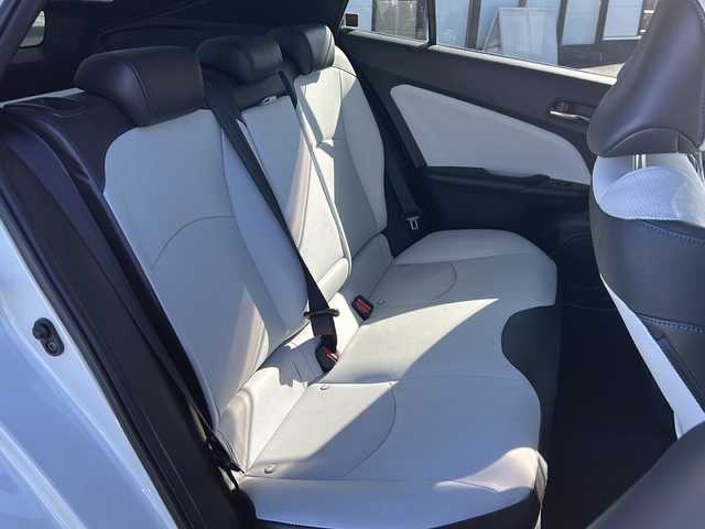 トヨタ プリウス A プレミアム　ツーリングセレ 岐阜県 2018(平30)年 3.9万km ホワイトパールクリスタルシャイン 登録時走行距離38462km/純正ナビ（NSZT-W66T）/フルセグテレビ/バックカメラ/Blue tooth・CD・DVD/トヨタセーフティセンス/ブラインドスポットモニター/ＬＥＤヘッドライト/オートマチックハイビーム/オートライト/フロントフォグランプ/レーダークルーズコントロール/レーンキープアシスト/ドライブレコーダー前方/コーナーセンサー前後/横滑り防止装置/盗難防止装置/レザーシート/パワーシート運転席/プッシュスタート/スマートキー