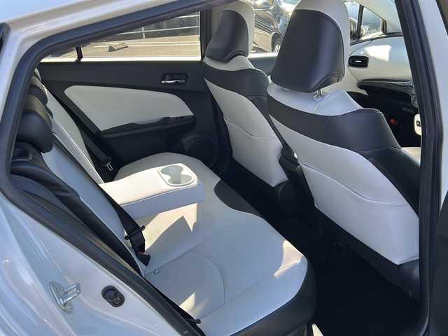 トヨタ プリウス A プレミアム　ツーリングセレ 岐阜県 2018(平30)年 3.9万km ホワイトパールクリスタルシャイン 登録時走行距離38462km/純正ナビ（NSZT-W66T）/フルセグテレビ/バックカメラ/Blue tooth・CD・DVD/トヨタセーフティセンス/ブラインドスポットモニター/ＬＥＤヘッドライト/オートマチックハイビーム/オートライト/フロントフォグランプ/レーダークルーズコントロール/レーンキープアシスト/ドライブレコーダー前方/コーナーセンサー前後/横滑り防止装置/盗難防止装置/レザーシート/パワーシート運転席/プッシュスタート/スマートキー