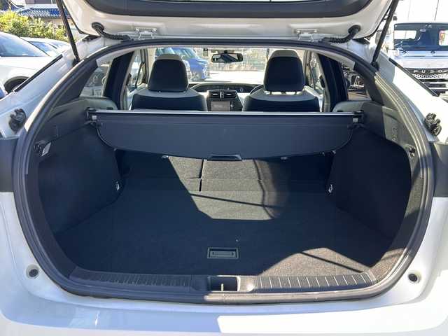 トヨタ プリウス A プレミアム　ツーリングセレ 岐阜県 2018(平30)年 3.9万km ホワイトパールクリスタルシャイン 登録時走行距離38462km/純正ナビ（NSZT-W66T）/フルセグテレビ/バックカメラ/Blue tooth・CD・DVD/トヨタセーフティセンス/ブラインドスポットモニター/ＬＥＤヘッドライト/オートマチックハイビーム/オートライト/フロントフォグランプ/レーダークルーズコントロール/レーンキープアシスト/ドライブレコーダー前方/コーナーセンサー前後/横滑り防止装置/盗難防止装置/レザーシート/パワーシート運転席/プッシュスタート/スマートキー