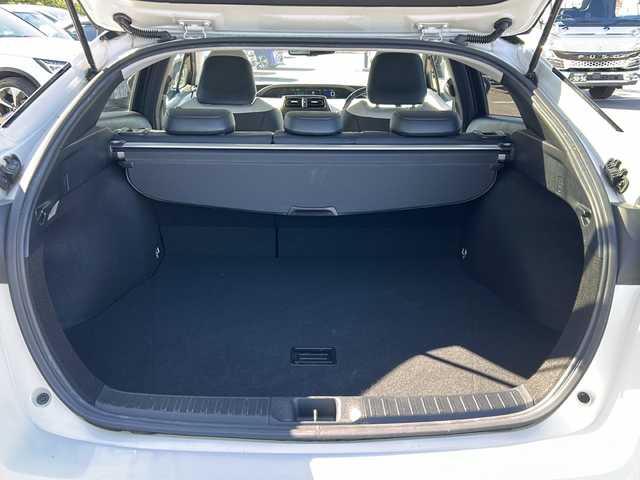 トヨタ プリウス A プレミアム　ツーリングセレ 岐阜県 2018(平30)年 3.9万km ホワイトパールクリスタルシャイン 登録時走行距離38462km/純正ナビ（NSZT-W66T）/フルセグテレビ/バックカメラ/Blue tooth・CD・DVD/トヨタセーフティセンス/ブラインドスポットモニター/ＬＥＤヘッドライト/オートマチックハイビーム/オートライト/フロントフォグランプ/レーダークルーズコントロール/レーンキープアシスト/ドライブレコーダー前方/コーナーセンサー前後/横滑り防止装置/盗難防止装置/レザーシート/パワーシート運転席/プッシュスタート/スマートキー