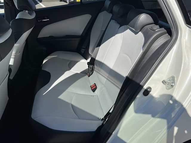 トヨタ プリウス A プレミアム　ツーリングセレ 岐阜県 2018(平30)年 3.9万km ホワイトパールクリスタルシャイン 登録時走行距離38462km/純正ナビ（NSZT-W66T）/フルセグテレビ/バックカメラ/Blue tooth・CD・DVD/トヨタセーフティセンス/ブラインドスポットモニター/ＬＥＤヘッドライト/オートマチックハイビーム/オートライト/フロントフォグランプ/レーダークルーズコントロール/レーンキープアシスト/ドライブレコーダー前方/コーナーセンサー前後/横滑り防止装置/盗難防止装置/レザーシート/パワーシート運転席/プッシュスタート/スマートキー