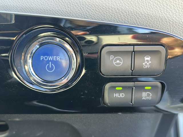 トヨタ プリウス A プレミアム　ツーリングセレ 岐阜県 2018(平30)年 3.9万km ホワイトパールクリスタルシャイン 登録時走行距離38462km/純正ナビ（NSZT-W66T）/フルセグテレビ/バックカメラ/Blue tooth・CD・DVD/トヨタセーフティセンス/ブラインドスポットモニター/ＬＥＤヘッドライト/オートマチックハイビーム/オートライト/フロントフォグランプ/レーダークルーズコントロール/レーンキープアシスト/ドライブレコーダー前方/コーナーセンサー前後/横滑り防止装置/盗難防止装置/レザーシート/パワーシート運転席/プッシュスタート/スマートキー