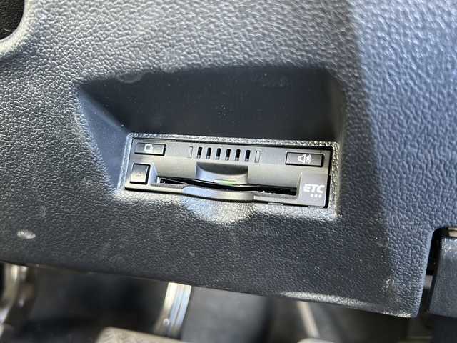 トヨタ プリウス A プレミアム　ツーリングセレ 岐阜県 2018(平30)年 3.9万km ホワイトパールクリスタルシャイン 登録時走行距離38462km/純正ナビ（NSZT-W66T）/フルセグテレビ/バックカメラ/Blue tooth・CD・DVD/トヨタセーフティセンス/ブラインドスポットモニター/ＬＥＤヘッドライト/オートマチックハイビーム/オートライト/フロントフォグランプ/レーダークルーズコントロール/レーンキープアシスト/ドライブレコーダー前方/コーナーセンサー前後/横滑り防止装置/盗難防止装置/レザーシート/パワーシート運転席/プッシュスタート/スマートキー