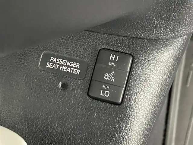 トヨタ プリウス A ツーリングセレクション 滋賀県 2016(平28)年 4.1万km パール 社外エアロ/LEDヘッドライト/コーナーセンサー/ブラインドスポットモニター/パーキングアシスト/ドラレコ/追従クルーズコントロール/シートヒーター/バックカメラ/Bluetooth/電動格納ミラー/衝突軽減/純正17インチAW