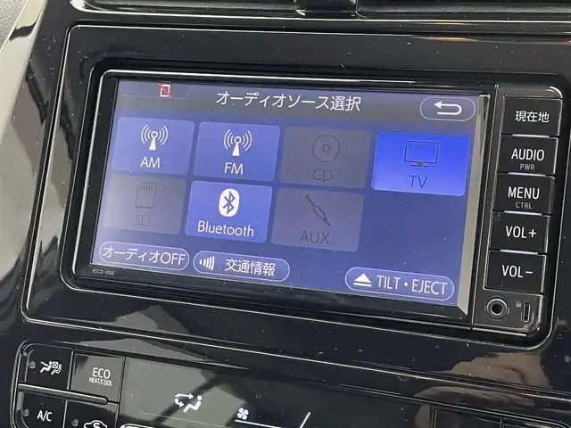 トヨタ プリウス A ツーリングセレクション 滋賀県 2016(平28)年 4.1万km パール 社外エアロ/LEDヘッドライト/コーナーセンサー/ブラインドスポットモニター/パーキングアシスト/ドラレコ/追従クルーズコントロール/シートヒーター/バックカメラ/Bluetooth/電動格納ミラー/衝突軽減/純正17インチAW