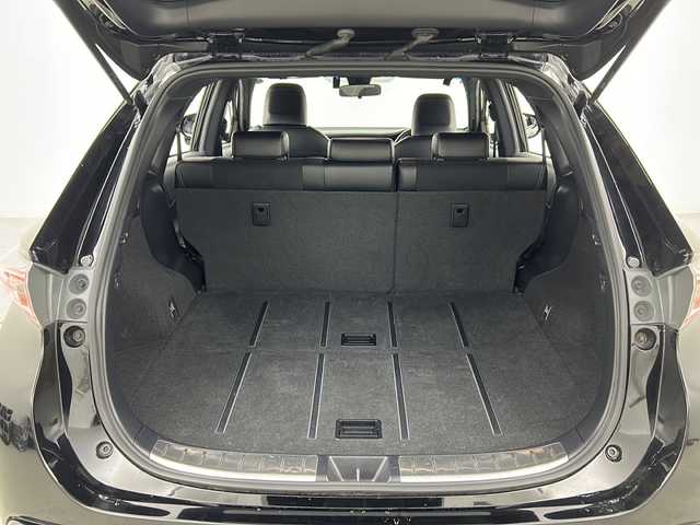 トヨタ ハリアー エレガンス GRスポーツ 宮城県 2018(平30)年 6.3万km ブラック 禁煙車/トヨタセーフティーセンス/・プリクラッシュセーフティーシステム/・レーンディバ―チャーアラート/・オートマチックハイビーム/・レーダークルーズコントロール/純正9インチナビ/（BT.AM.FM.CD.SD）/バックカメラ/フルセグテレビ/ビルトインETC/純正ドライブレコーダー（F）/電動パーキングブレーキ/AUTOHOLD/LEDヘッドライト/LEDフォグランプ/革巻きステアリング/ステアリングスイッチ/プッシュスタート/スマートキー/ハーフレザーシート/純正フロアマット/純正ドアバイザー/純正19インチアルミホイール/アイドリングストップ/横滑り防止機能