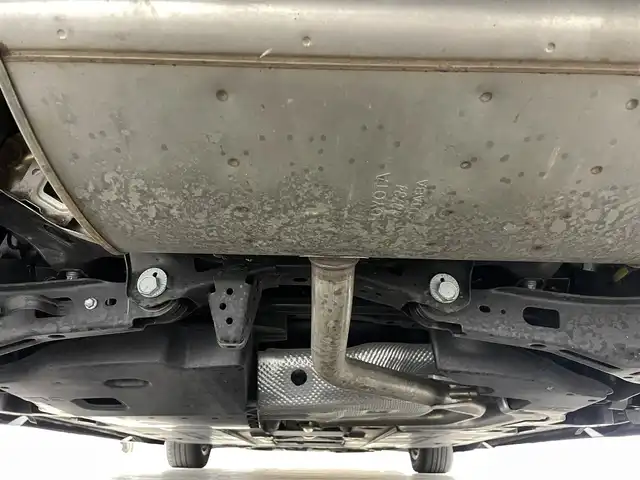 トヨタ プリウス S 福島県 2017(平29)年 6.3万km ホワイトパールクリスタルシャイン 衝突軽減ブレーキ　/・車線逸脱警報装置　/・レーダークルーズコントロール　/・オートハイビーム/純正ナビゲーション/・型式：NSCD-W66/・Bluetooth/TV/CD/DVD/AM・FM/SD/・バックカメラ/・ETC/プッシュスタート/・スマートキー/・スペアキー/LEDライト/・フォグライト/・オートライト/革巻きステアリング/・ステアリングスイッチ/ドアバイザー/電動格納ミラー/・オートミラー/フロアマット