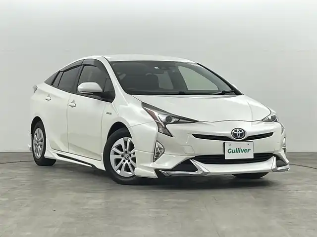 トヨタ プリウス S 福島県 2017(平29)年 6.3万km ホワイトパールクリスタルシャイン 衝突軽減ブレーキ　/・車線逸脱警報装置　/・レーダークルーズコントロール　/・オートハイビーム/純正ナビゲーション/・型式：NSCD-W66/・Bluetooth/TV/CD/DVD/AM・FM/SD/・バックカメラ/・ETC/プッシュスタート/・スマートキー/・スペアキー/LEDライト/・フォグライト/・オートライト/革巻きステアリング/・ステアリングスイッチ/ドアバイザー/電動格納ミラー/・オートミラー/フロアマット