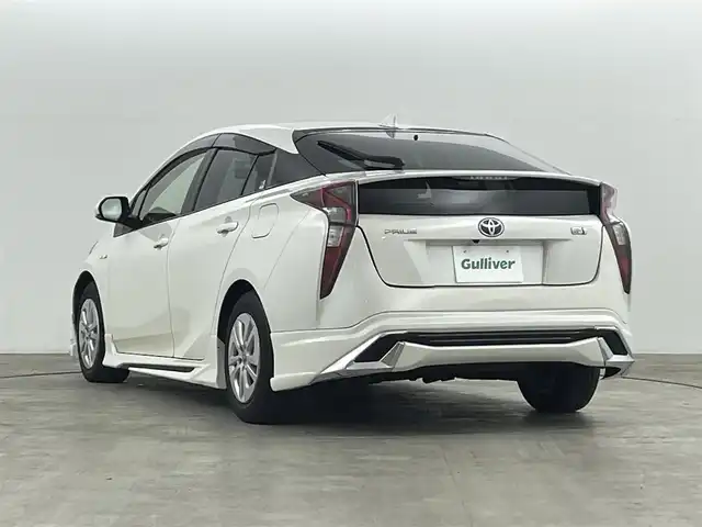 トヨタ プリウス S 福島県 2017(平29)年 6.3万km ホワイトパールクリスタルシャイン 衝突軽減ブレーキ　/・車線逸脱警報装置　/・レーダークルーズコントロール　/・オートハイビーム/純正ナビゲーション/・型式：NSCD-W66/・Bluetooth/TV/CD/DVD/AM・FM/SD/・バックカメラ/・ETC/プッシュスタート/・スマートキー/・スペアキー/LEDライト/・フォグライト/・オートライト/革巻きステアリング/・ステアリングスイッチ/ドアバイザー/電動格納ミラー/・オートミラー/フロアマット