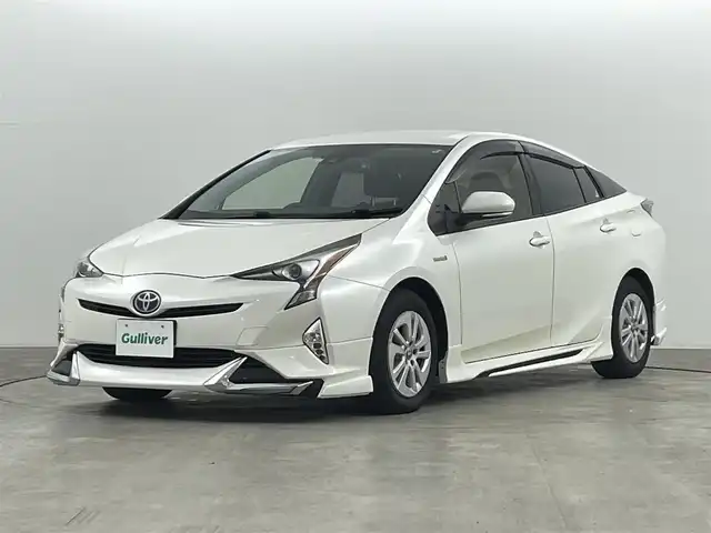 トヨタ プリウス S 福島県 2017(平29)年 6.3万km ホワイトパールクリスタルシャイン 衝突軽減ブレーキ　/・車線逸脱警報装置　/・レーダークルーズコントロール　/・オートハイビーム/純正ナビゲーション/・型式：NSCD-W66/・Bluetooth/TV/CD/DVD/AM・FM/SD/・バックカメラ/・ETC/プッシュスタート/・スマートキー/・スペアキー/LEDライト/・フォグライト/・オートライト/革巻きステアリング/・ステアリングスイッチ/ドアバイザー/電動格納ミラー/・オートミラー/フロアマット