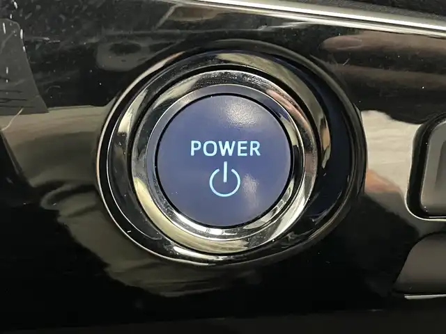 トヨタ プリウス S 福島県 2017(平29)年 6.3万km ホワイトパールクリスタルシャイン 衝突軽減ブレーキ　/・車線逸脱警報装置　/・レーダークルーズコントロール　/・オートハイビーム/純正ナビゲーション/・型式：NSCD-W66/・Bluetooth/TV/CD/DVD/AM・FM/SD/・バックカメラ/・ETC/プッシュスタート/・スマートキー/・スペアキー/LEDライト/・フォグライト/・オートライト/革巻きステアリング/・ステアリングスイッチ/ドアバイザー/電動格納ミラー/・オートミラー/フロアマット