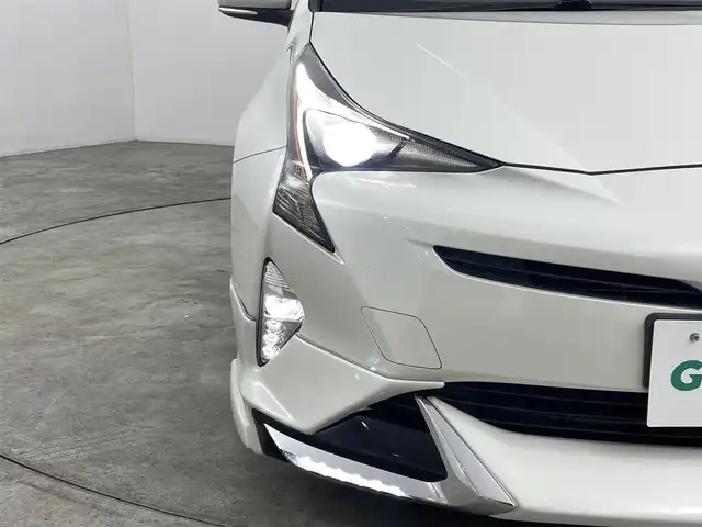 トヨタ プリウス S 福島県 2017(平29)年 6.3万km ホワイトパールクリスタルシャイン 衝突軽減ブレーキ　/・車線逸脱警報装置　/・レーダークルーズコントロール　/・オートハイビーム/純正ナビゲーション/・型式：NSCD-W66/・Bluetooth/TV/CD/DVD/AM・FM/SD/・バックカメラ/・ETC/プッシュスタート/・スマートキー/・スペアキー/LEDライト/・フォグライト/・オートライト/革巻きステアリング/・ステアリングスイッチ/ドアバイザー/電動格納ミラー/・オートミラー/フロアマット