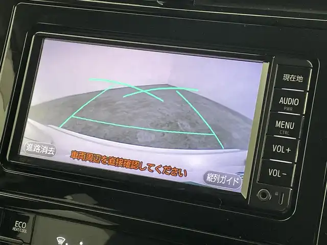 トヨタ プリウス S 福島県 2017(平29)年 6.3万km ホワイトパールクリスタルシャイン 衝突軽減ブレーキ　/・車線逸脱警報装置　/・レーダークルーズコントロール　/・オートハイビーム/純正ナビゲーション/・型式：NSCD-W66/・Bluetooth/TV/CD/DVD/AM・FM/SD/・バックカメラ/・ETC/プッシュスタート/・スマートキー/・スペアキー/LEDライト/・フォグライト/・オートライト/革巻きステアリング/・ステアリングスイッチ/ドアバイザー/電動格納ミラー/・オートミラー/フロアマット