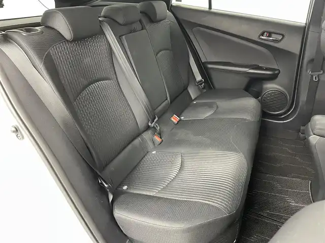 トヨタ プリウス S 福島県 2017(平29)年 6.3万km ホワイトパールクリスタルシャイン 衝突軽減ブレーキ　/・車線逸脱警報装置　/・レーダークルーズコントロール　/・オートハイビーム/純正ナビゲーション/・型式：NSCD-W66/・Bluetooth/TV/CD/DVD/AM・FM/SD/・バックカメラ/・ETC/プッシュスタート/・スマートキー/・スペアキー/LEDライト/・フォグライト/・オートライト/革巻きステアリング/・ステアリングスイッチ/ドアバイザー/電動格納ミラー/・オートミラー/フロアマット